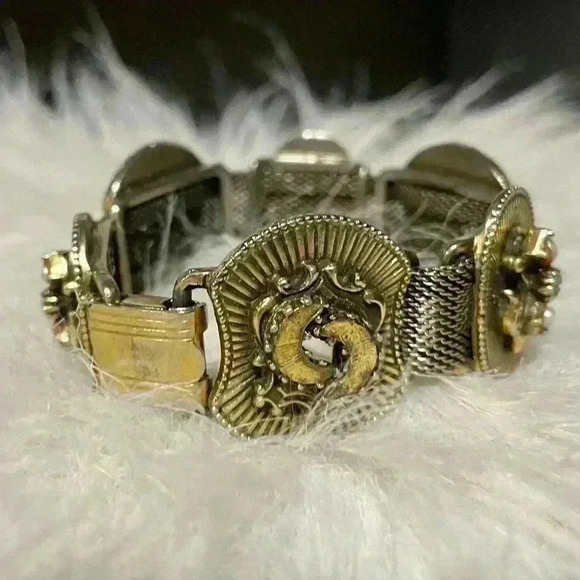 Vintage Clasp Bracelet - Picture 5 of 6